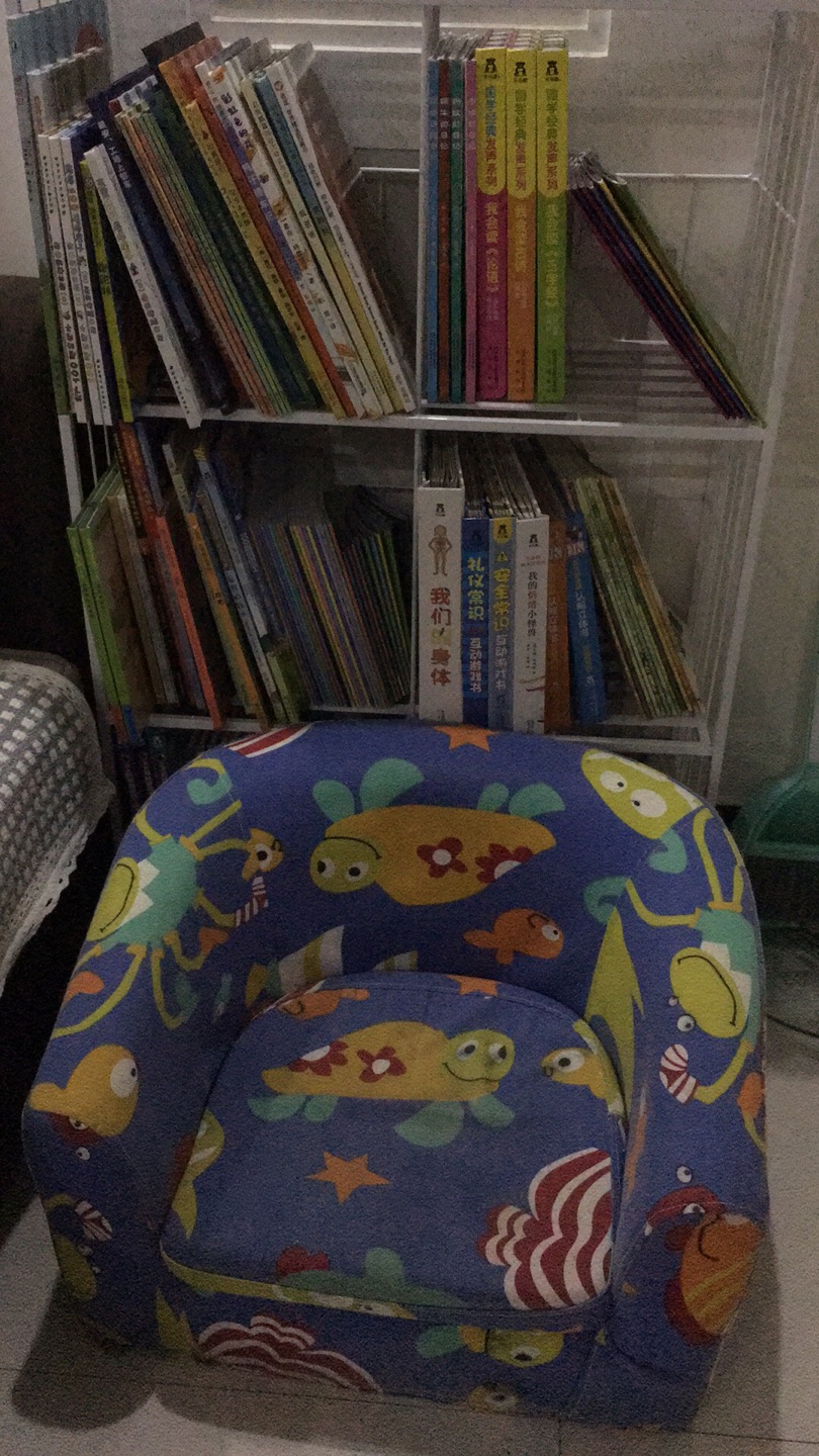 很好玩的书，宝宝喜欢看，然后还可以根据书的内容过家家