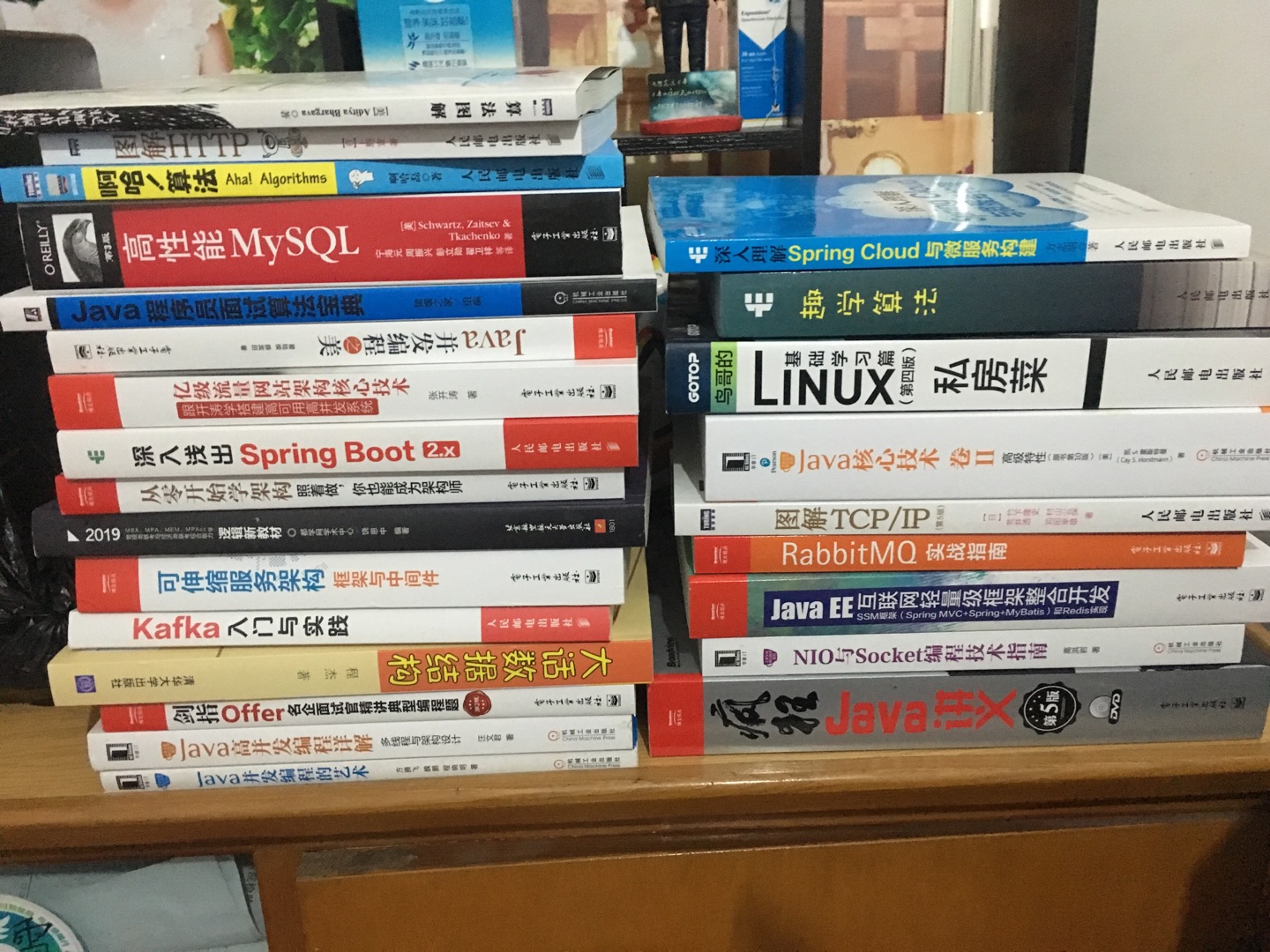 买了很多书、打折、很实惠、是的质量很好、一直在购物、经济实惠物流快