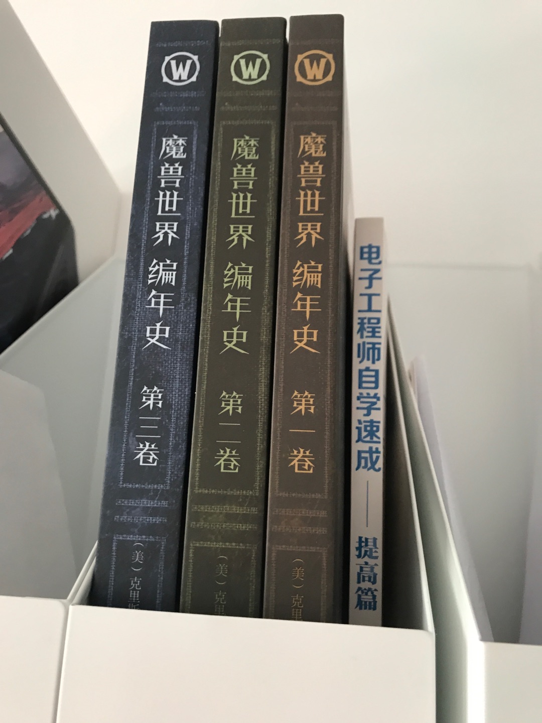 作为一个10多年的魔兽玩家，买来就是收藏当情怀的，还没有翻几页。之前在网上看过电子版的，这个挺沉