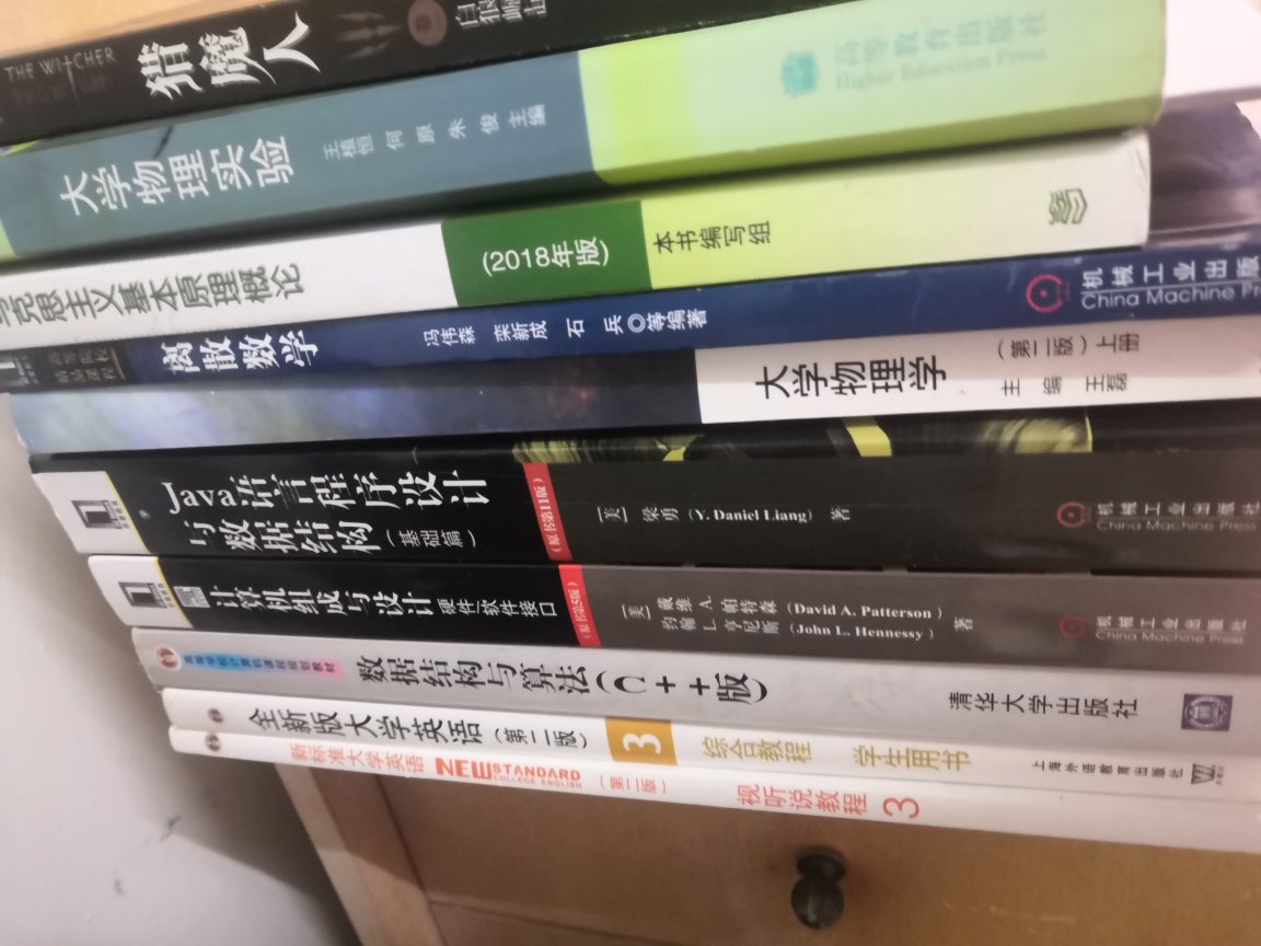 这次开学季活动不错，比在学校里面买二手都便宜，而且之前买错了，退货也没问题