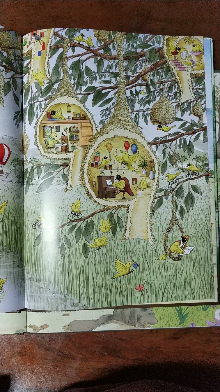 这是一套大开本精美的绘本包含《这是谁的家》《藏在森林里的生命》，书中图画精美，色彩丰富，《这是谁的家》讲述小河狸寻找自己的家的过程中图文结合的讲述12种动物居所及其生活习性；《藏在森林里的生命》通过小貂鼠在森林里畅游，全方位，多角度的用精美的插图展现不同季节区域森林的精美景象。这套书通过图文结合的形式讲述，使知识点简单明了，从中能学到许多科普性的知识。送货超级快，有需要的宝妈别错过。
