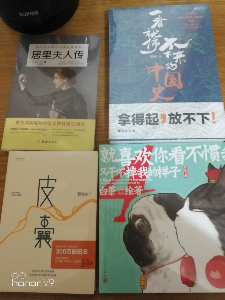 小小的一本书，印刷清晰，就是字有点小了，孩子看还是字体大一点好。