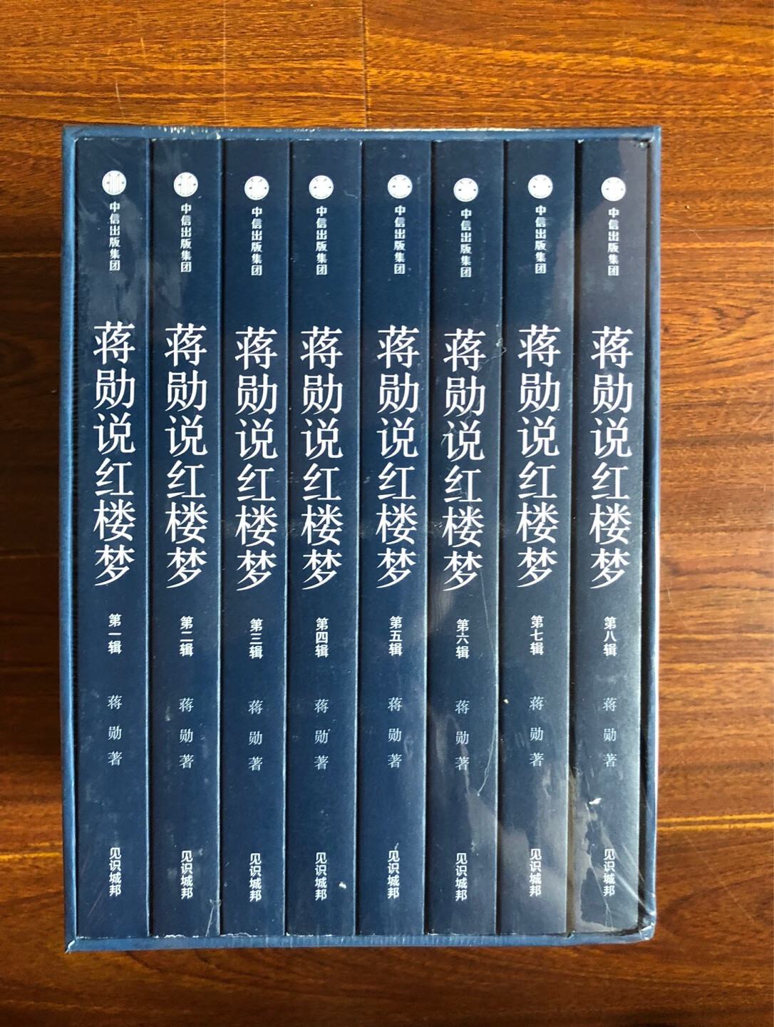 每年618都在买书，满减力度很大，买下来很合适，三五百块钱买一大箱，看一年没问题。