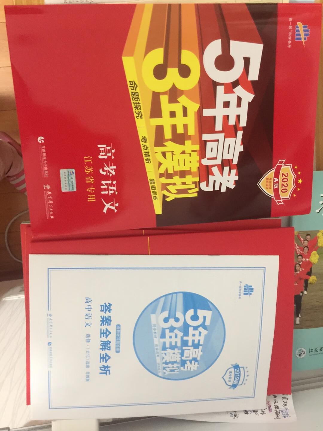 方便，不用跑去书店，而且比书店便宜很多