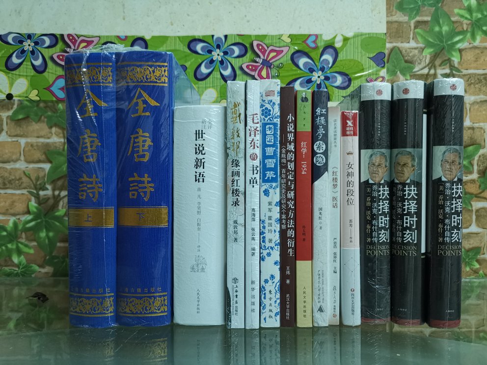 作者总结了自己50多年的投资经验，提出了一个鲜明的观点：人的决策对经济周期、企业周期、市场周期产生了巨大影响，而人做的决策，并不是科学的。他认为，人容易走极端的倾向，永远不会终止，因此，这些极端*终必须得到修正，而不是周期的发生会有改变。投资人必须警惕“这次不一样”的想法。这就意味着，投资人能够理解周期，就能够找到获得高回报率的良机。