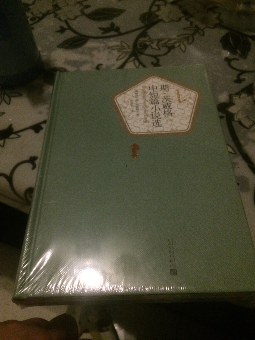 小朋友非常喜欢，妈妈群推荐购买的。不错的绘本，色彩鲜艳。买的书已经挺多了，大人也可以看。包装完好无损坏。还会一如既往的支持哈。