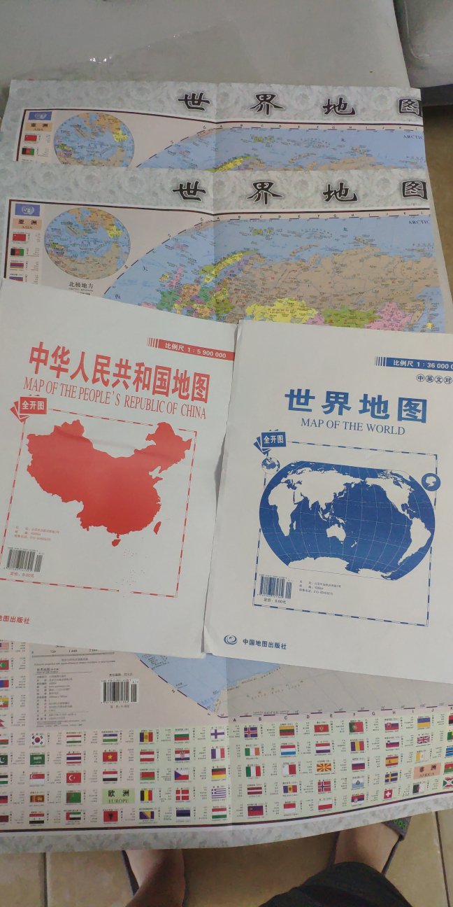实在不想给差评，可是给我装了两张一模一样的世界地图。