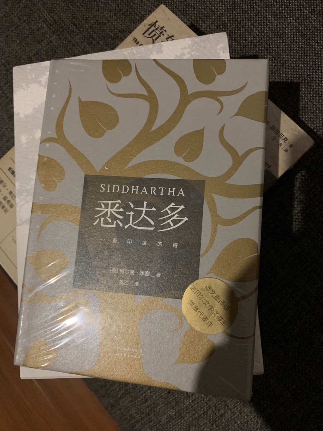 挺小巧精致一本，封面装帧很好看