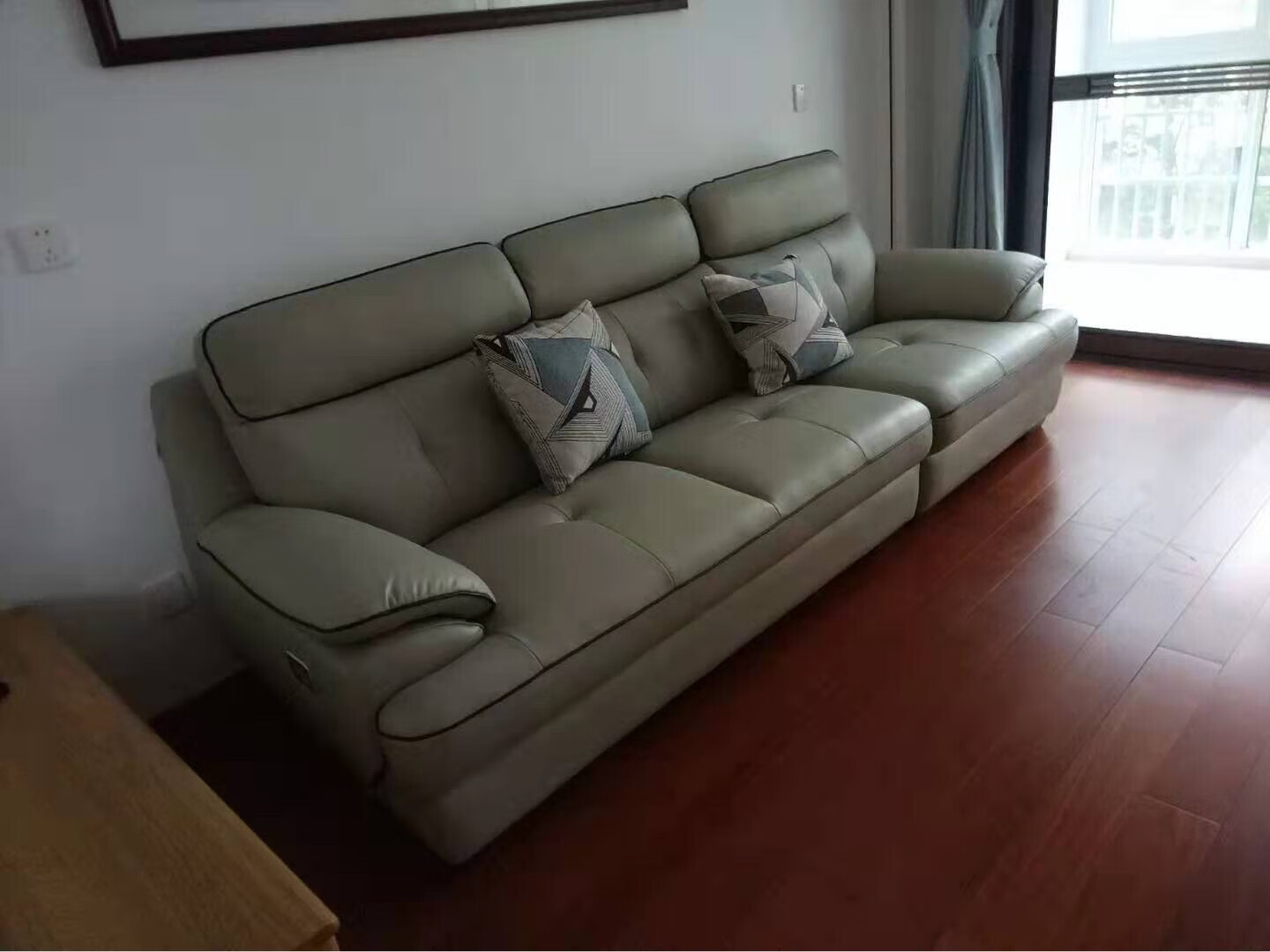 沙发收到了 质量很好 软硬适中 坐着很舒服 颜色也很好看 非常喜欢 大品牌值得信赖