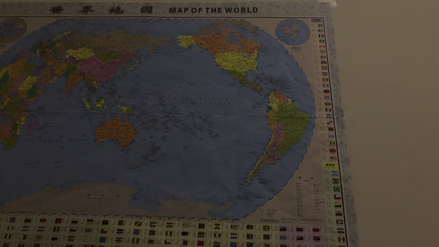 地图很帅 就是字好小啊 一次买了中国地图和世界地图
