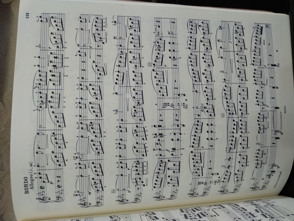 原来买过一本贝多芬2，把1也补上。挺好的，印刷很清晰，没有缺页少页的情况，快递也比较给力。