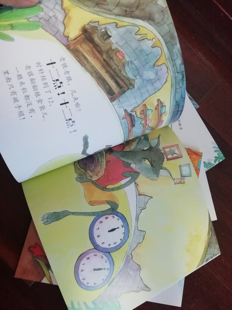 这套书是为3-4岁的幼儿进行数学启蒙而设计的，国产的绘本水平也不逊于进口图书，书籍印刷精美，文字也很优美。拿出来后三周岁的儿子就要求整个8本全部读一遍给他听。然后重点选择了糖果屋，也就是找规律那本连续要求读了四遍，并且全部回答对了前面的三个规律。