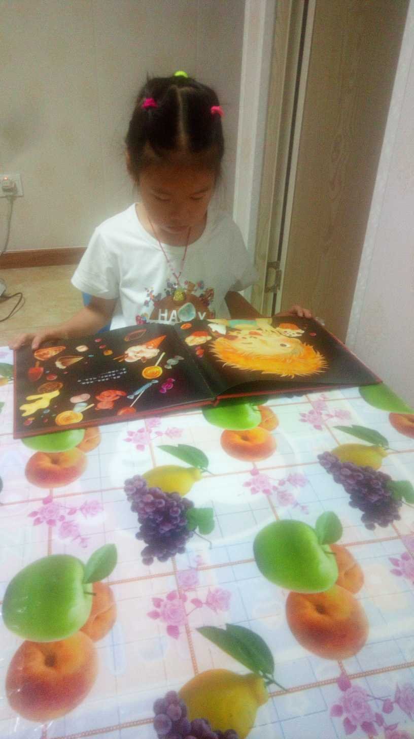 故事很容易让孩子理解，越南儿童绘本原来也是很不错的，看多了台湾，欧美儿童绘本，感觉越南儿童绘本也是不错的选择