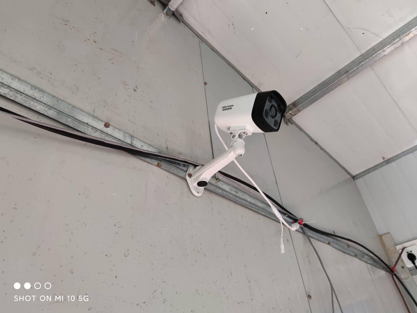 海康威视HIKVISION监控摄像头200万室内外监控摄像机红外夜视可录音POE网线供电手机远程B12HV2-IA4MM