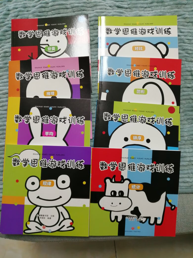 晒单详情世界上的每一部经典绘本都会给孩子们带来意想不到的好处。绘本对孩子的视觉发展起着很重要的作用，绘本对儿童情感，想象力以及美感的启迪，正是日后快乐的源泉。小宝宝通过看绘本可以获得很多的感知，为孩子的智力发展做出很多的贡献。 每一部经典绘本都是孩子的最好朋友，努力培养宝宝的父母们千万不要错过经典绘本的伟大魔力，让绘本阅读成为宝宝生活的一部分。