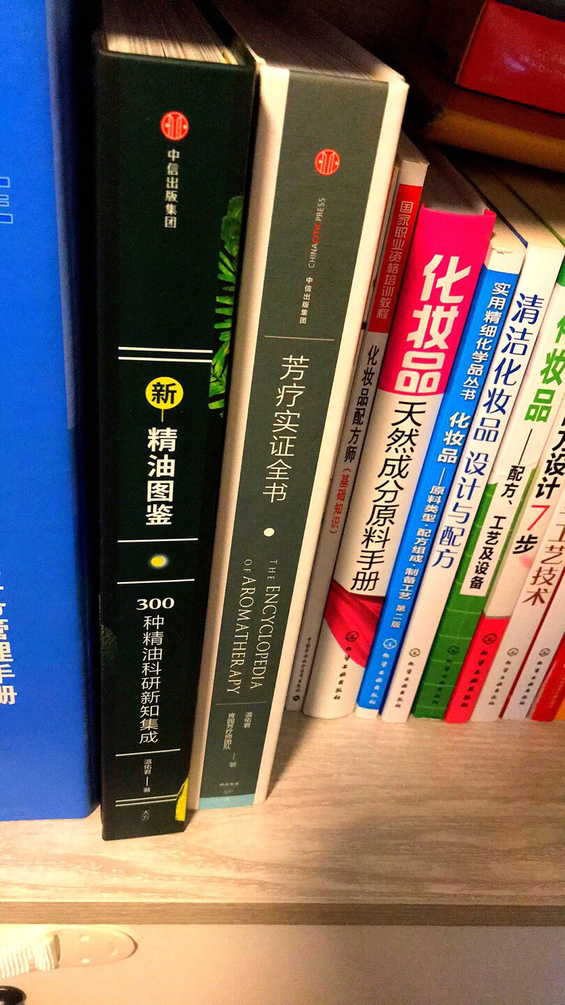 非常专业的一本书，内容很多，书的质量也非常好，而且是正版，就是价格偏高，但是也很值