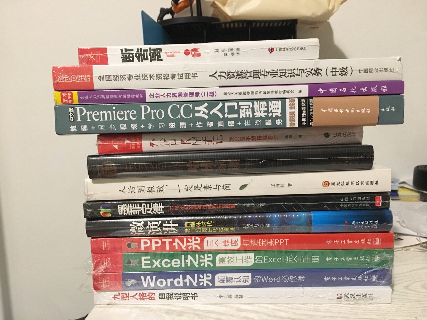 书的质量非常好，内容也是我喜欢的，100-50很实惠，总体与卖家描述的完全一致，非常满意，真的非常喜欢。对了，的发货速度就是快！第二天就到了！包装也是非常仔细、严实，物流公司服务态度很好！客服的态度也是非常好，有问必答，总之物超所值！强推～