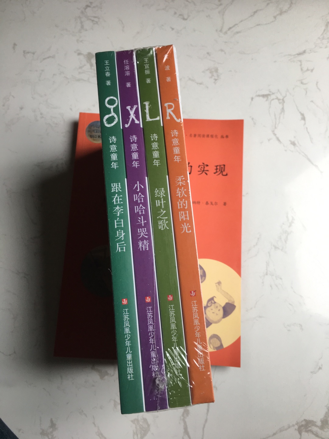 5折买的，还送了6元优惠券，性价比确实很高！送货速度也快，都是纸箱子包装的，保护得很好！