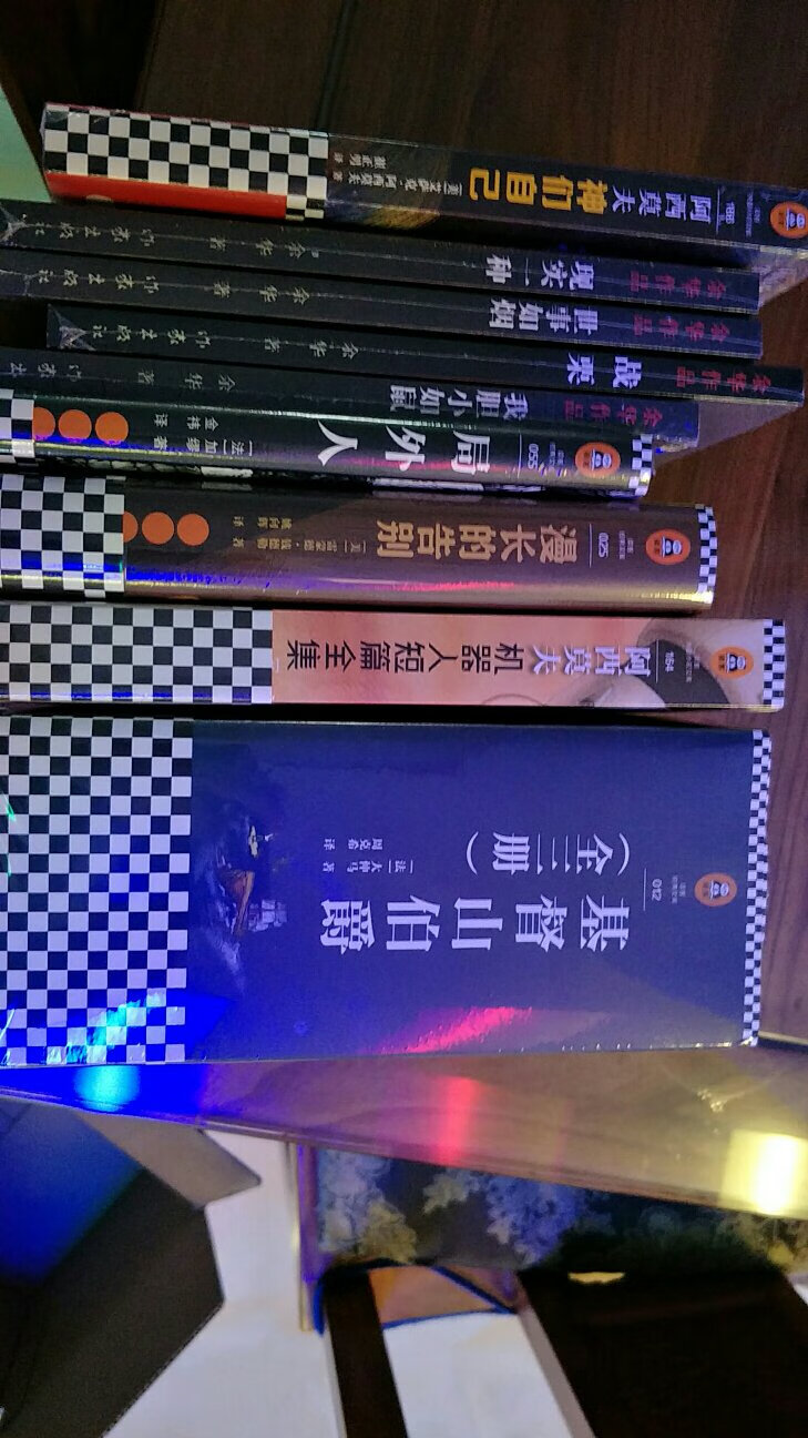 感谢快递员这么热天爬这么高楼，又抱着这么重的一箱子书，得多不易呀！这么好的快递员不常见，感谢！书从包装到内容都很好！