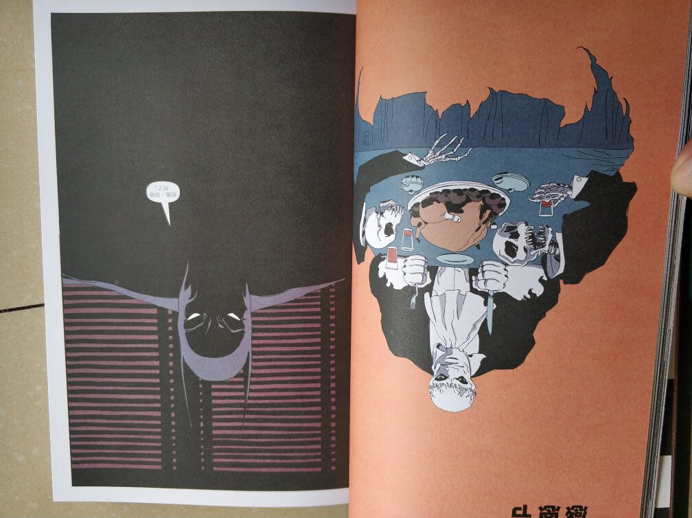 蝙蝠侠系列算是比较厚的一本，分量十足，不过纸张没有过油墨，手感稍微差了点。这个系列全部收齐