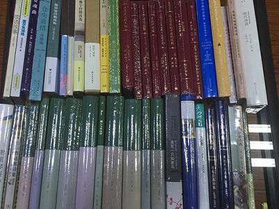 买了巴别塔词典系列十来本，发现有三个出版社在合出，人民文学、华东师大，上海文艺。自营只有其中一部分，希望下次活动的时候能尽量补齐。