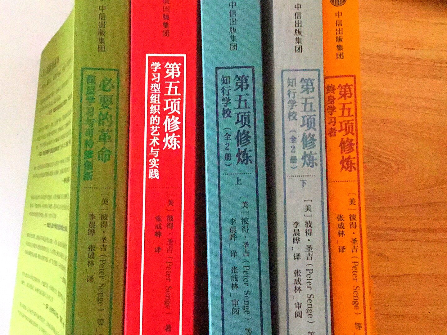 我是被它的书名吸引的，希望它表里如一，毕竟它的书皮有些不一样