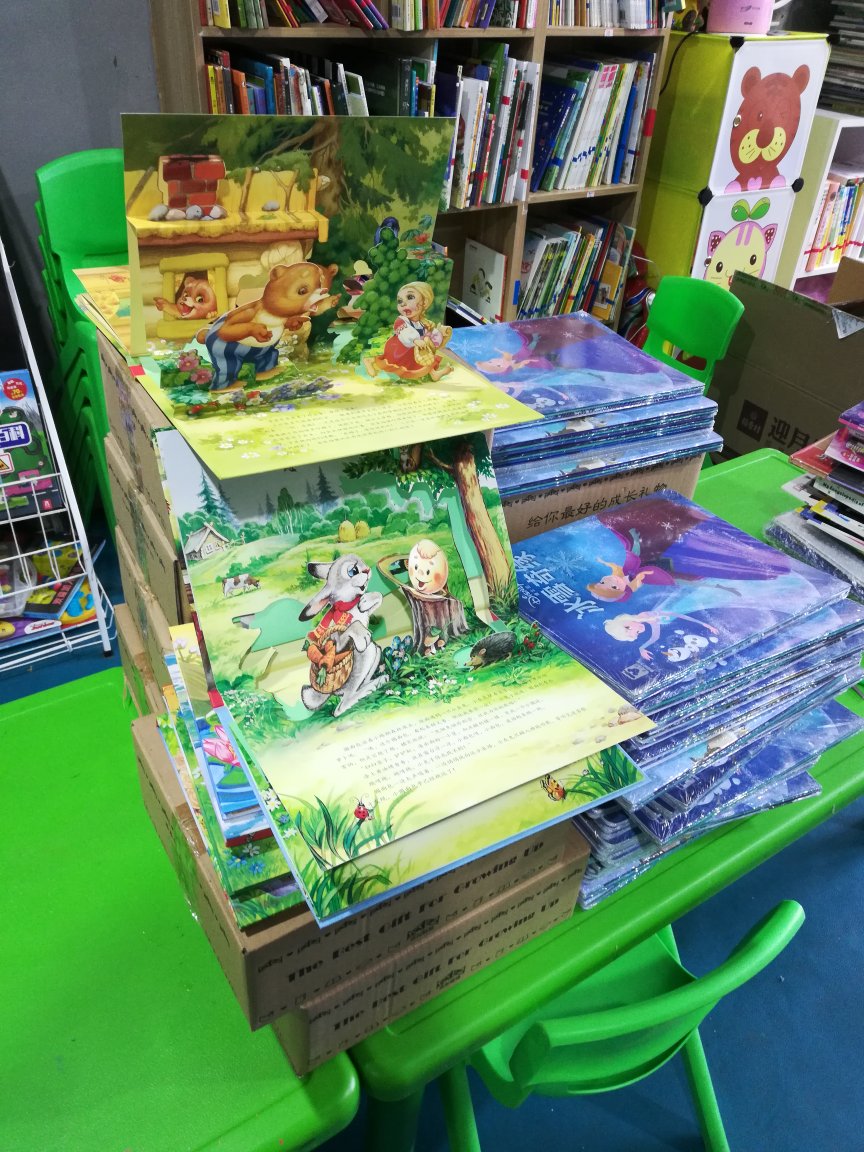经典的童话故事，立体书的精美，一套的价格还比较优惠，这样的美的书相信孩子准定爱看，看看图片就知道我买了多少了，单独箱子包装，很赞的