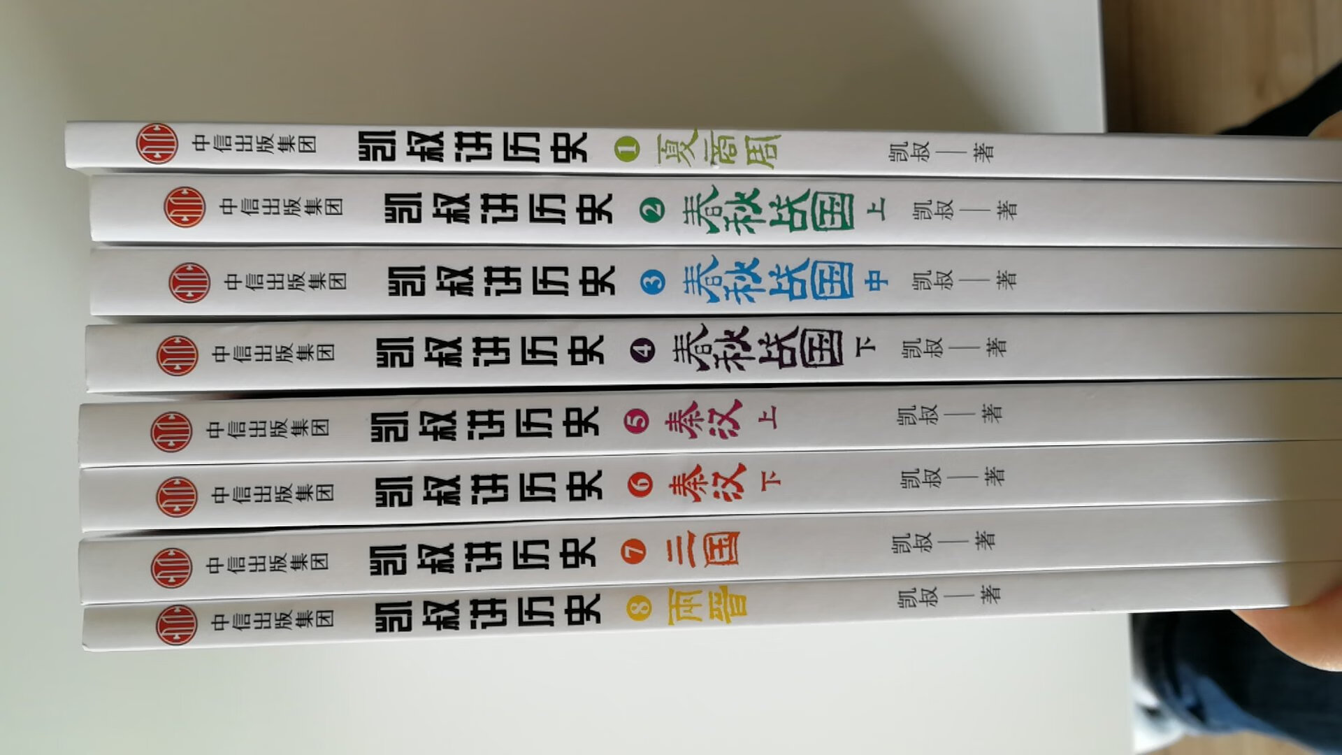 昨天下单今天就收到了，速度就是快。199减100活动买的，价钱还挺划算。书的质量还不错，字迹清楚，大小合适，内容还没看。书看起来不错，孩子应该会喜欢。我自己也喜欢看