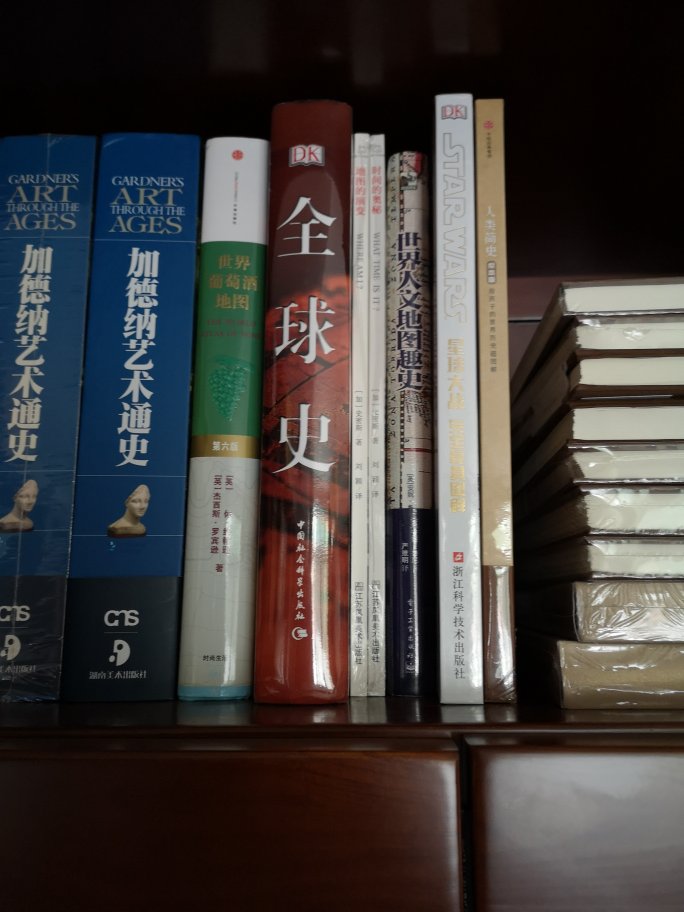 每年两次买书李618和1111，单价做到3折基本都会入，囤书不嫌多，只嫌房子小。