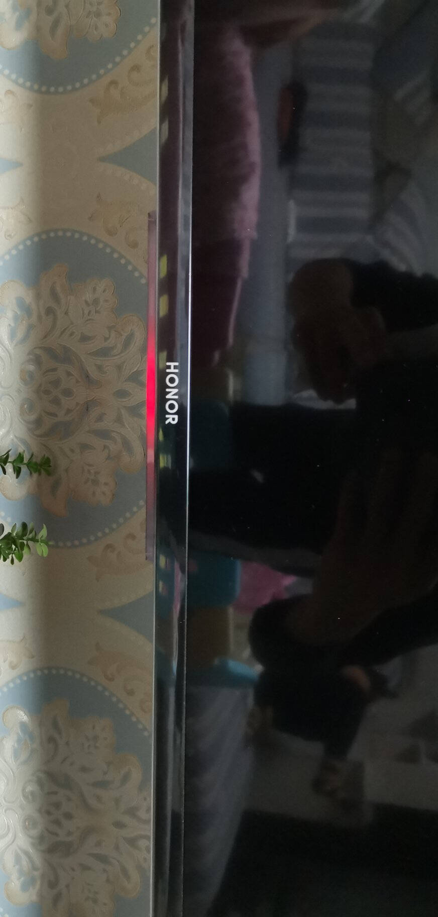 荣耀智慧屏X150英寸LOK-3302G+16G8K解码开关机无广告远场语音4K超清人工智能液晶教育电视全面屏