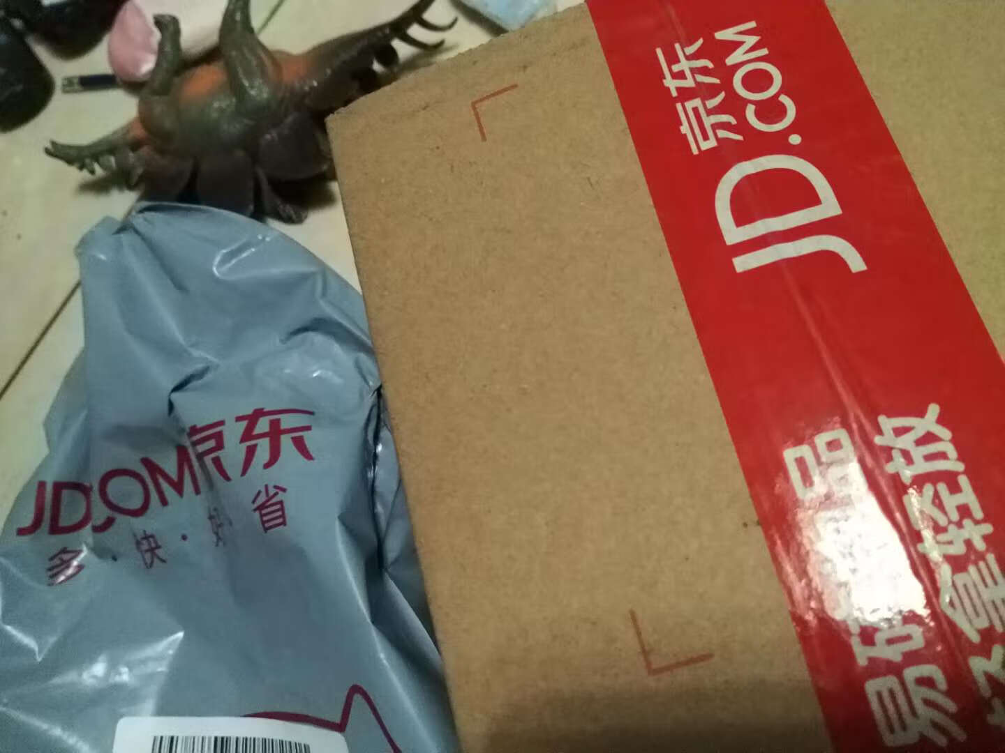 商品很好，非常满意。绝对的好评，物流也很快。快递员服务态度也很好。真的无可挑剔，大品牌值得信赖，大平台值得拥有