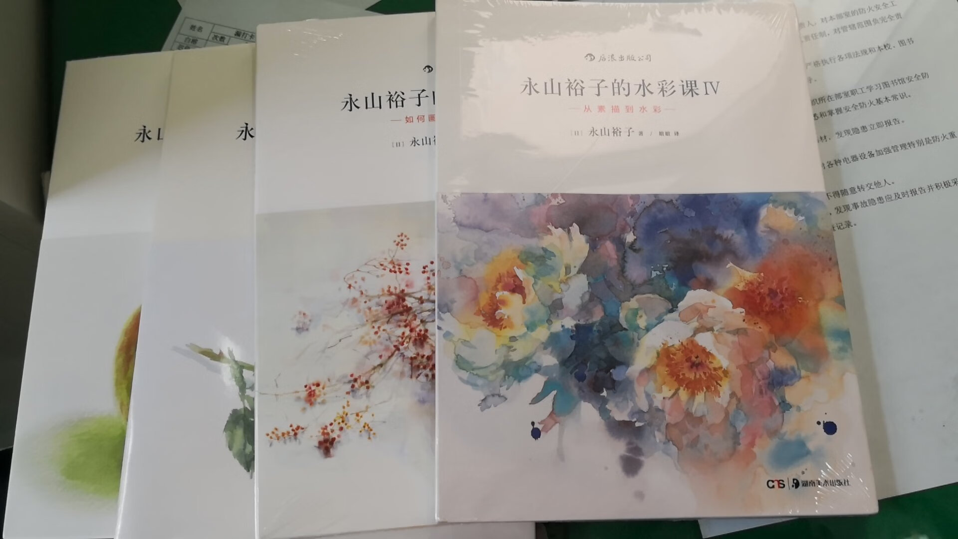 这家店占小便宜，拿赠品当幌子诱惑人，最后没有赠品，没信誉