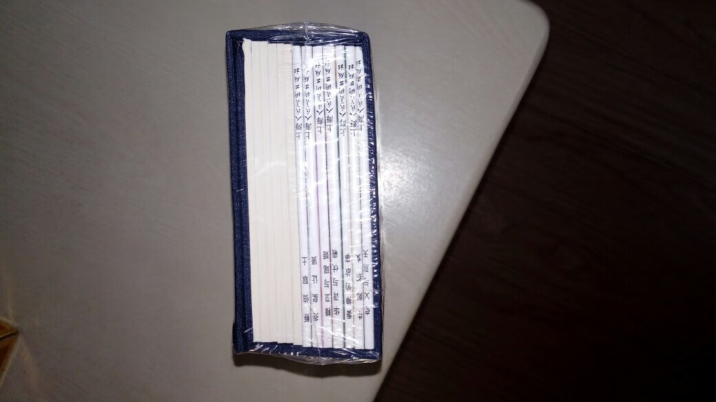 上海人美的平装蓝函书，这套书是80年代的小套书，共计14册。这次上海人美出版的只有13册，是阉割版，印刷还可以，纸张一般，阅读本不能要求太高了。