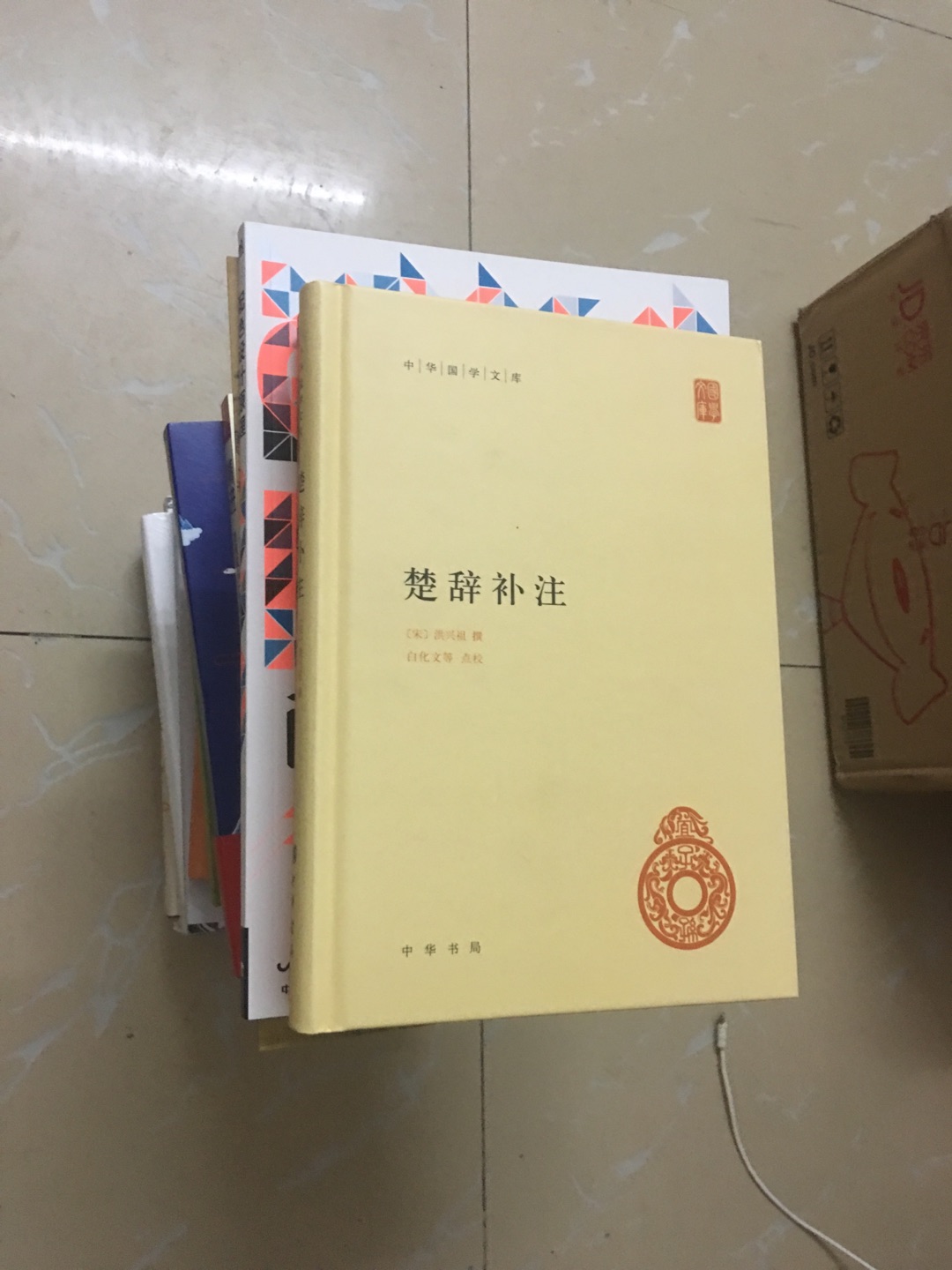 很不错的一本书，很详细客观的总结明朝，值得一读，相对于明史那种大书来说，这个很不错了