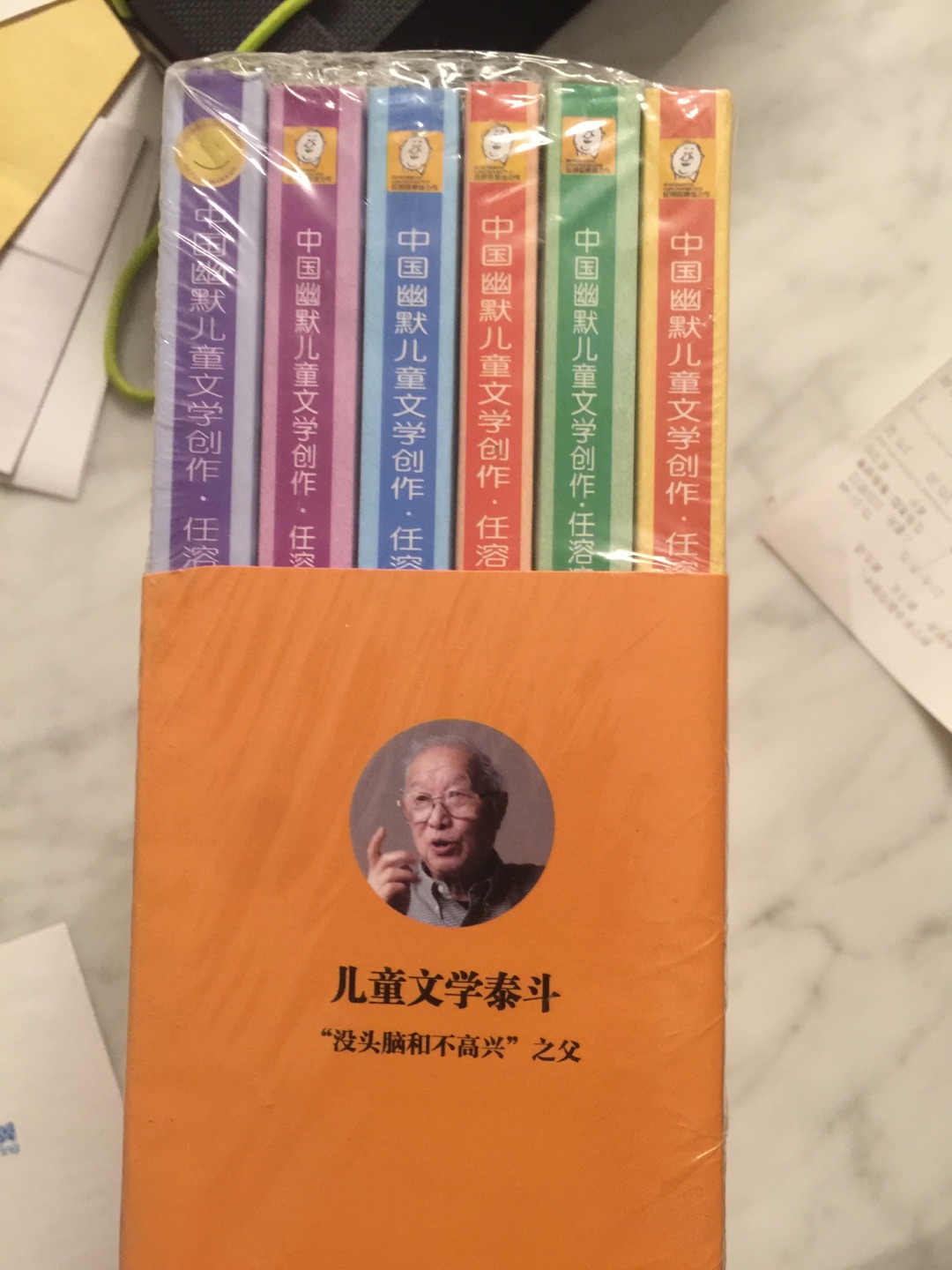 宝贝很喜欢看课外书，之前买过，现在又出了新书，故事比以前多了很多，孩子高兴得不亦乐乎。