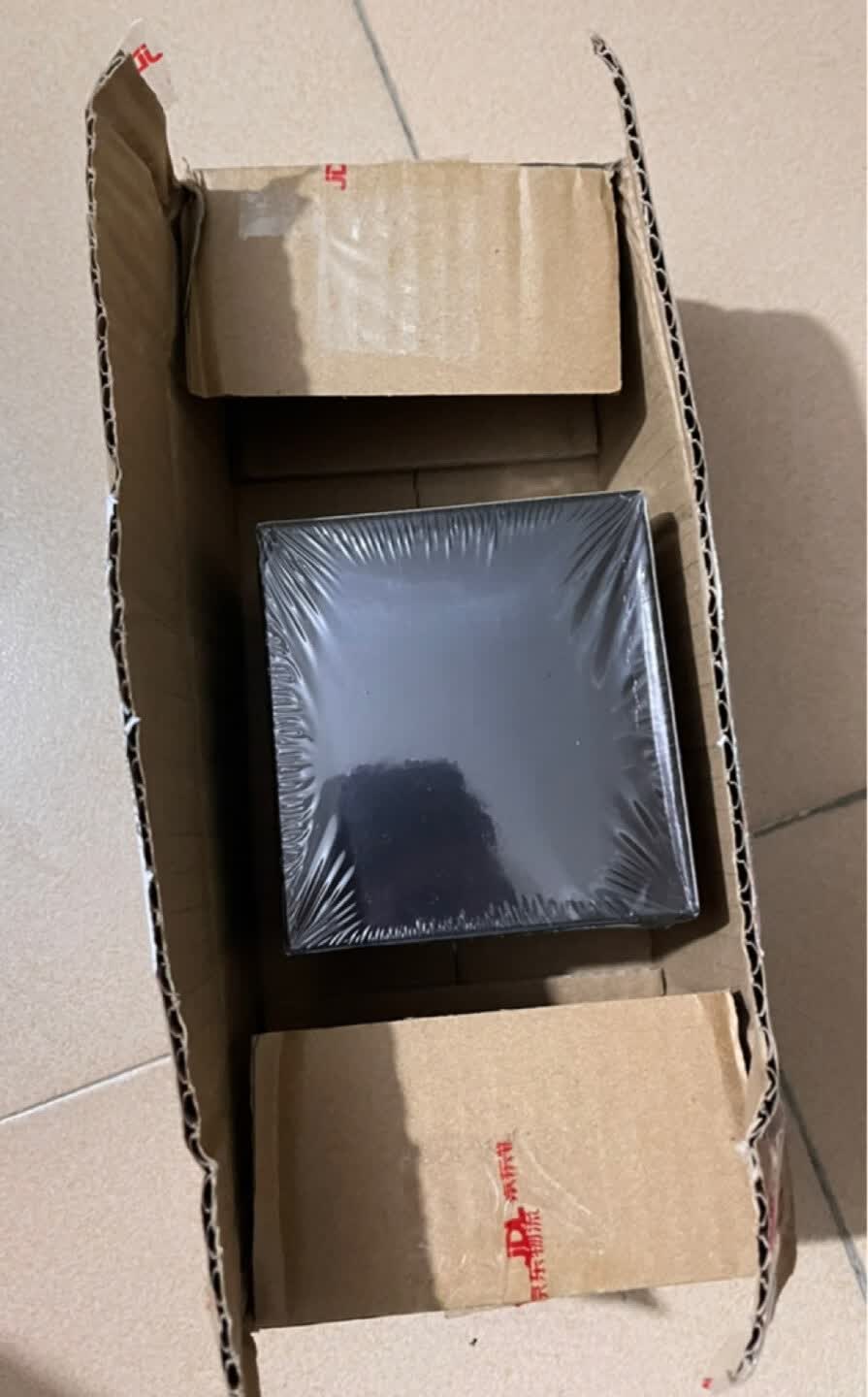 对穿着风格没要求,做工精美,计时精准,包装就算了,纸盒铁盒只能说很