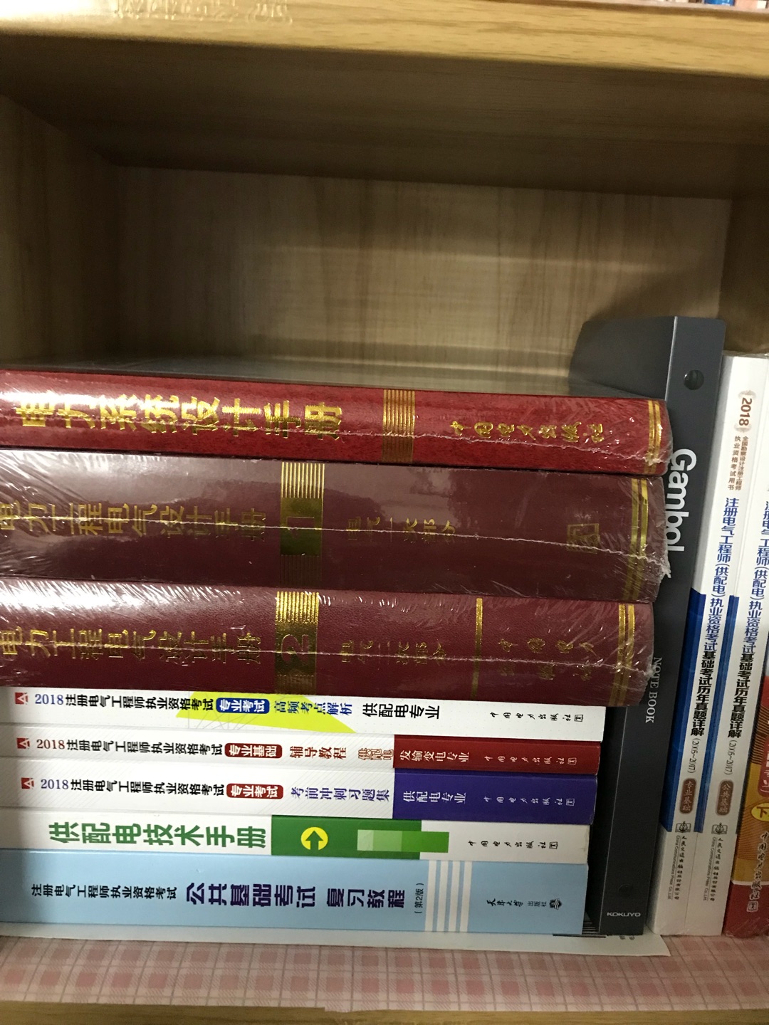 打折时买的，差不多5折，书是正版的，就是运输途中有破损，总体还行