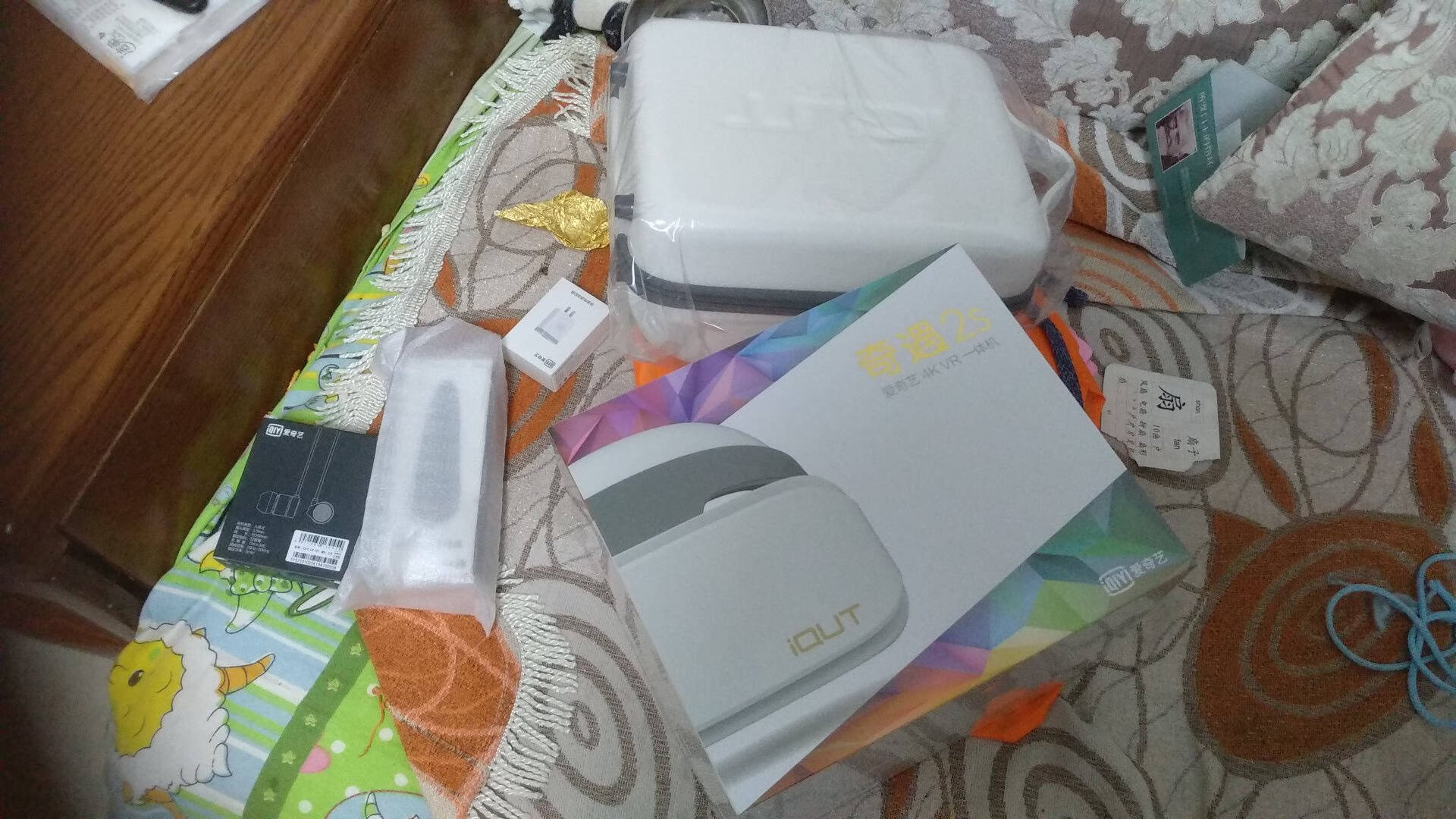 爱奇艺奇遇2S胶片灰4KVR一体机VR眼镜4G+128G内存丰富影视游戏资源