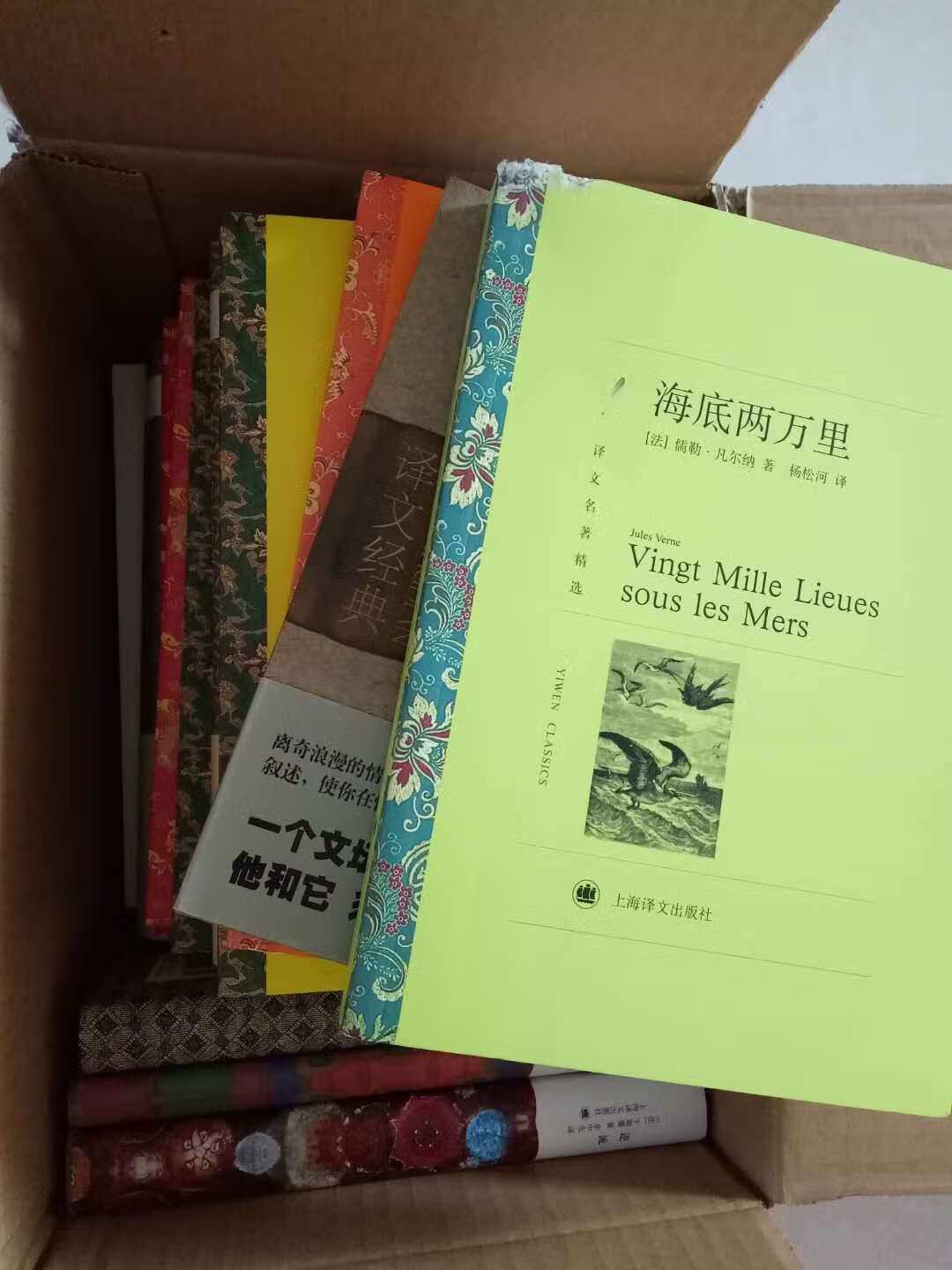 书质量没啥问题，就是没塑封，书上有尘土，有点脏，多少有点糟心！