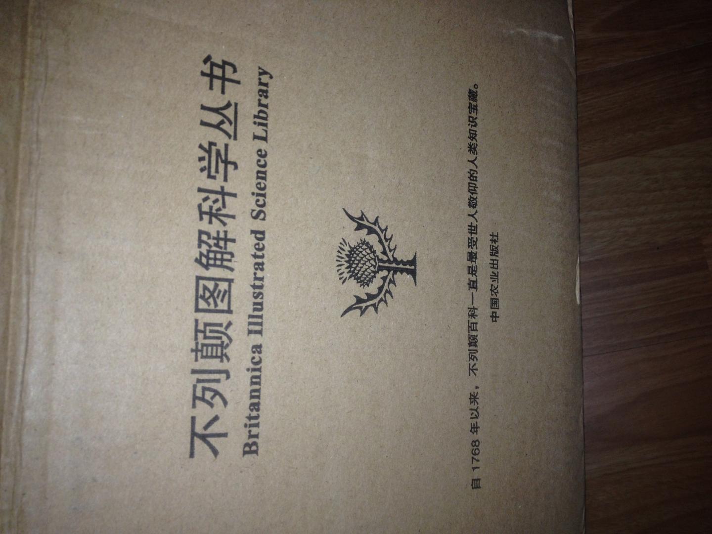 在买书就一句话“不满意，我就退！本人曾经最高纪录是：一本书连续退了3次，费用全免”，看来以后我买书只买书城了！想起**书店买书真是太憋屈，看着搞活动买特价书，结果寄过来全坏掉了，退货要30元，还不知道能不能退，而且还有很多盗版书店。最头痛的是，因为快递信息泄露经常接到诈骗电话，所以我果断退了淘宝账号和支付宝。不过，别的我不知道但在买书是全网最高性价比的：退货免费，快递包装完好无损，现在我连“新华书店”都不愿意去了，因为就是市里的书店也没有书城全！