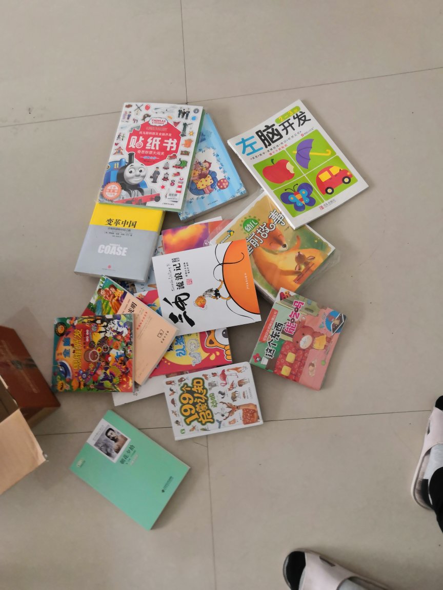 赶上世界图书日给自己和孩子买了一堆书，很实惠