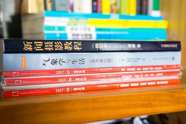 中国国家地理是一款很好的集人文，自然一体的地理杂志，上价格比零售要便宜些，书是正品，很新