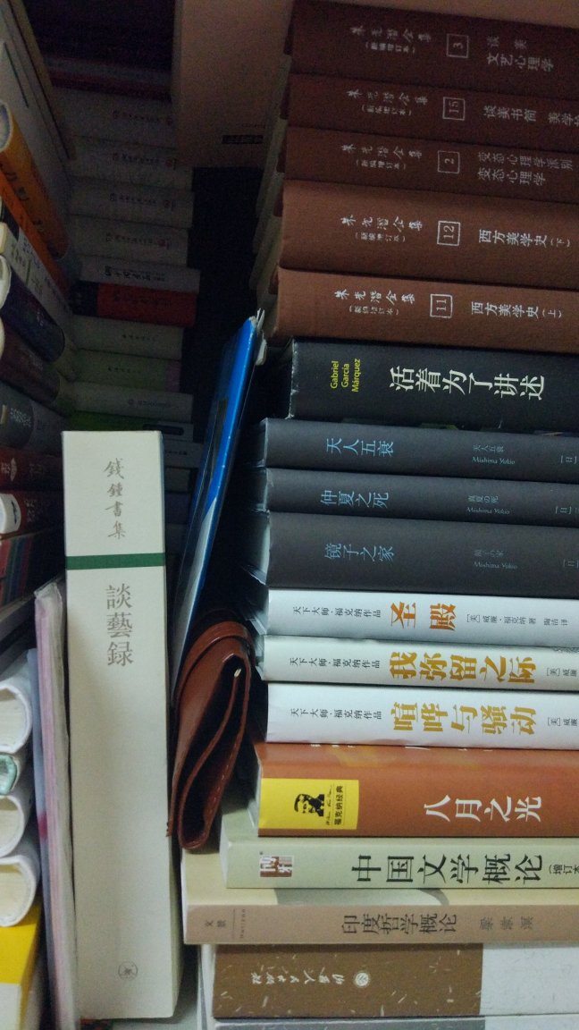 三岛由纪夫的书，我很喜欢。广西师大的书看起来很漂亮啊