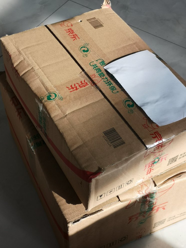 纸箱包装严密运输，书保护的非常好！快递员辛苦了！