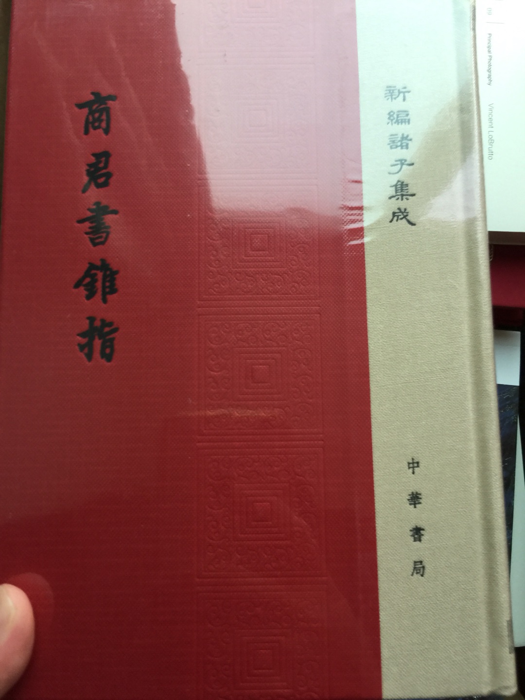 这个系列的装帧非常精美，布面、后纸。