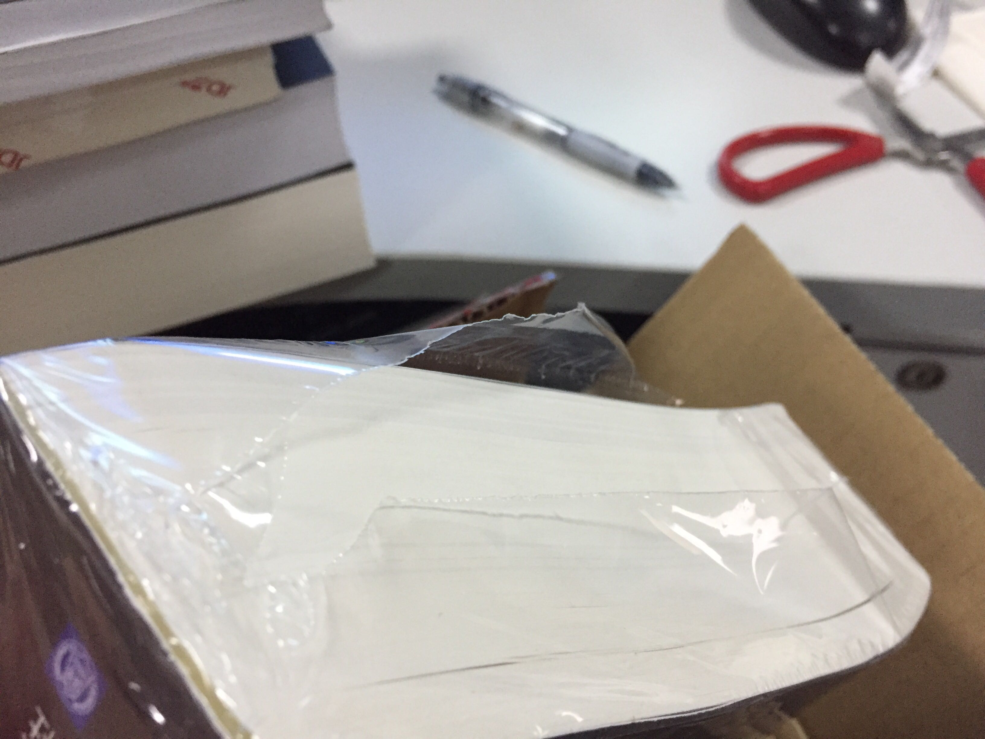 书比较全面，很厚的一本，放在桌上随时查阅，很不错，就是送来的时候，外包装破损了