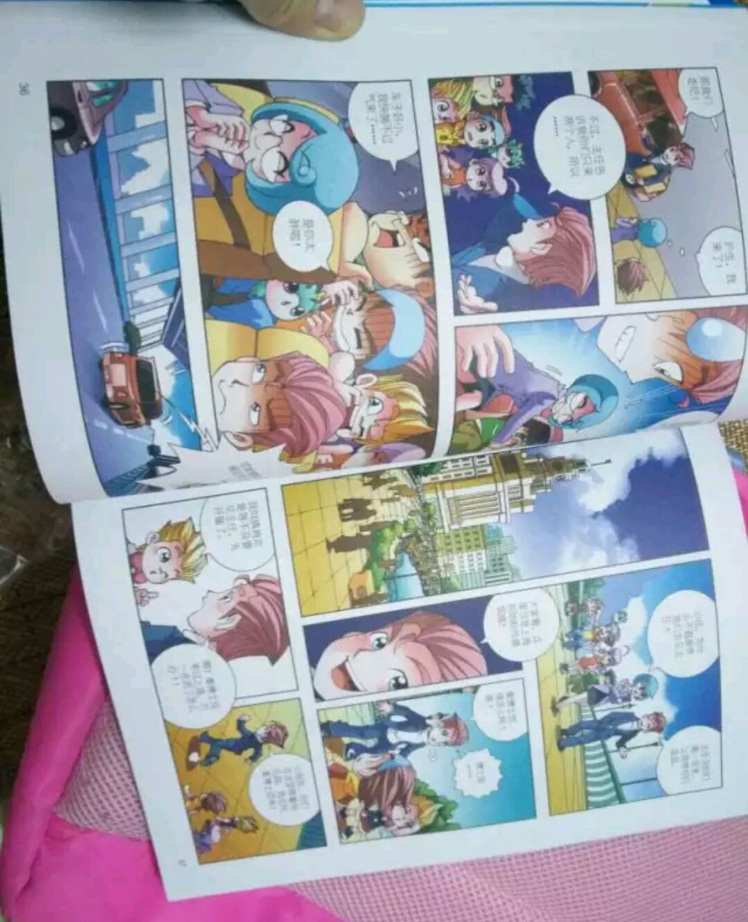 大中华寻宝记是一整套关于寻宝的漫画书，是买给我家小舅子的侄女的礼物。之前她一直说想看大中华寻宝记，但是总是只有几本，看不过瘾，想要一整套这书。于是我就在上买了一整套这书做礼物送给她了，她很高兴，说还是小姨好。