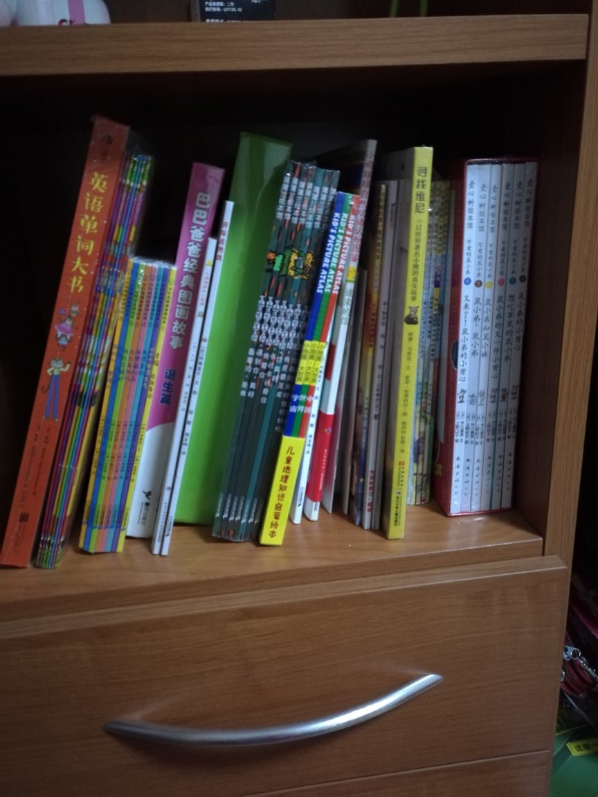 趁搞活动买的，宝宝一岁半，囤了很多书，希望她喜欢。养成良好的阅读习惯。