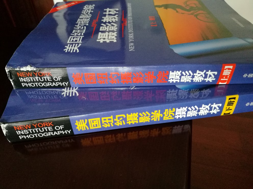 书的印刷质量很好，喜欢。的送货也很快，遗憾的是外包装过于简单，收到货时书的左上角嗑破了，希望能加以改进。