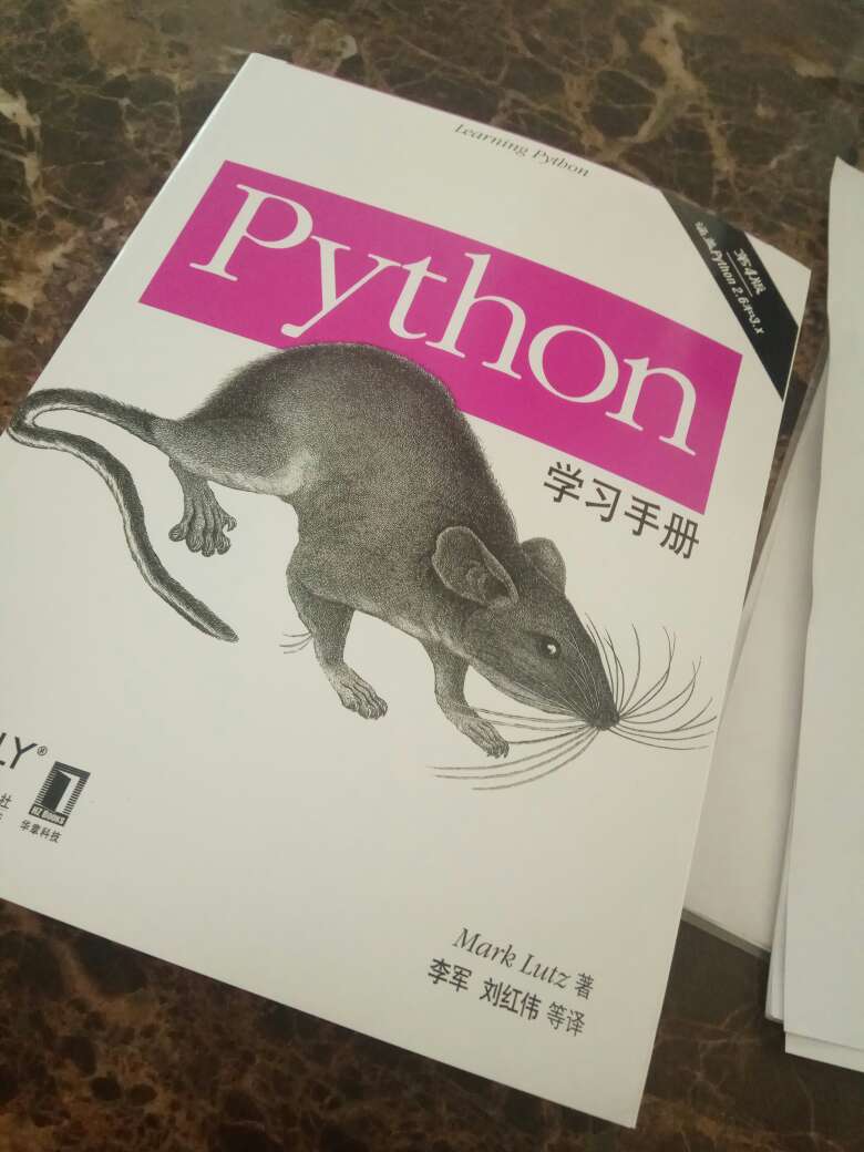 我，一个公司前台，毕业一年，前一阵子学完了java，听说python不错，又来学一下。这本书的纸有点薄，但印刷很清晰。自学挺好。